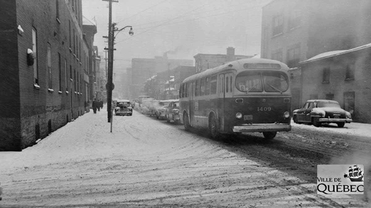 Saint-Roch dans les années 1950 (15) : autobus sur la rue de la Couronne | 11 mars 2018 | Article par Jean Cazes