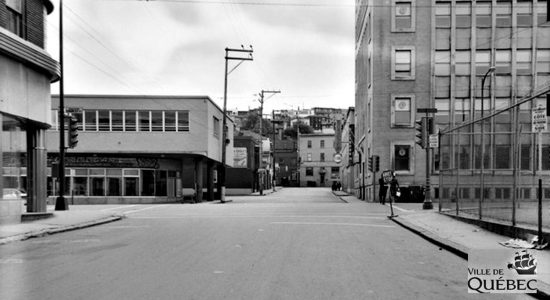 Saint-Roch dans les années 1960 : l'intersection Caron - Charest Est - Jean Cazes