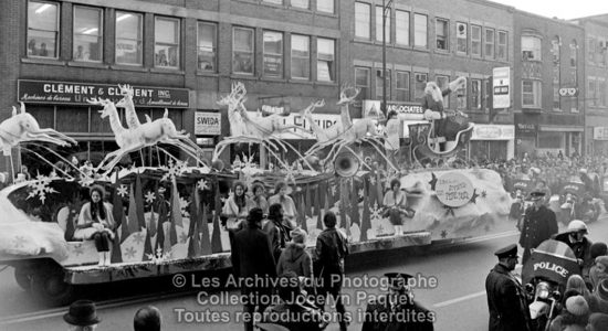 Saint-Roch dans les années 1970 (14) : Parade du Père Noël sur Charest - Jean Cazes