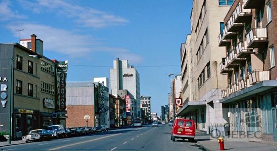 Vue du boulevard Charest Est en 1982.