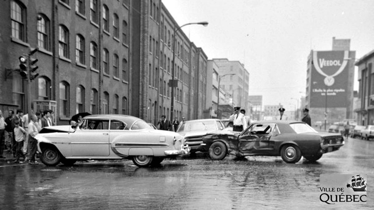 Saint-Roch dans les années 1960 : collision sur le boulevard Charest | 30 juillet 2023 | Article par Jean Cazes
